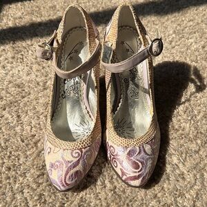 Naughty Monkey Size 7 Lavender Floral Ankle Strap Wood Heels